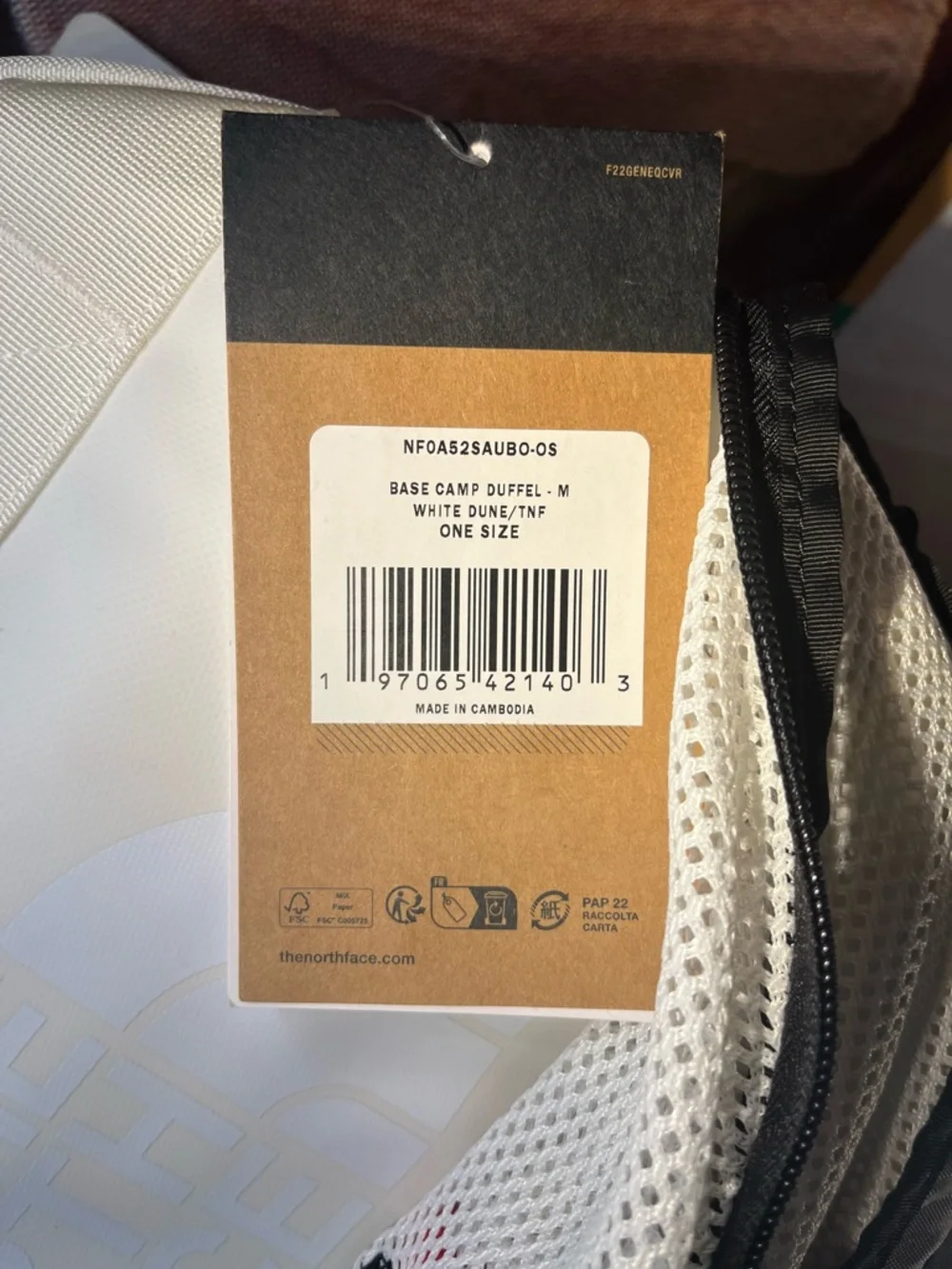 The North Face Base Camp Duffel-Medium / 71L White Dune/TNF